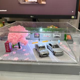 Diorama anh đào tỷ lệ 1:64 2 kích thước 20x15 kèm hộp mica và led (không kèm xe)