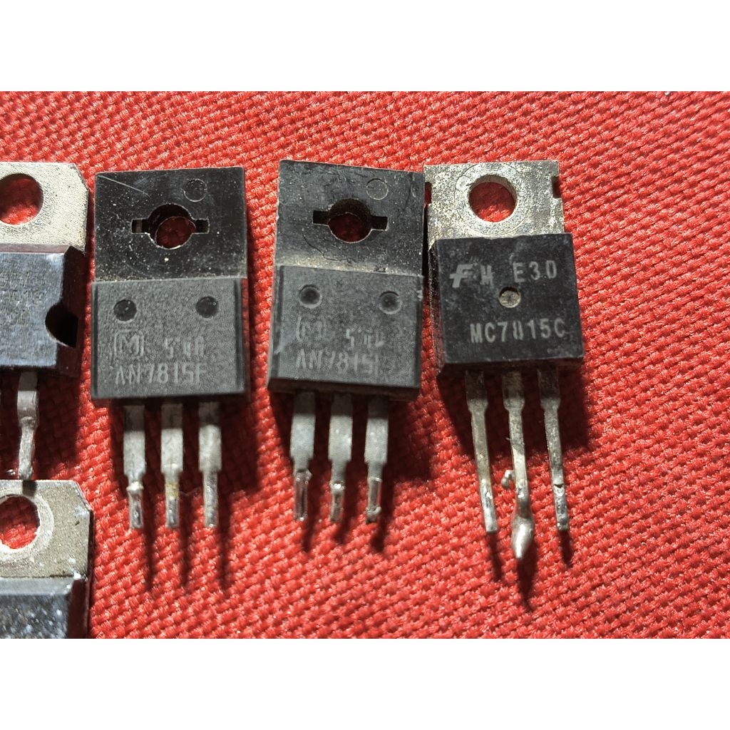 IC ổn áp 15V 1,5A 7815 7915 các hãng tháo máy