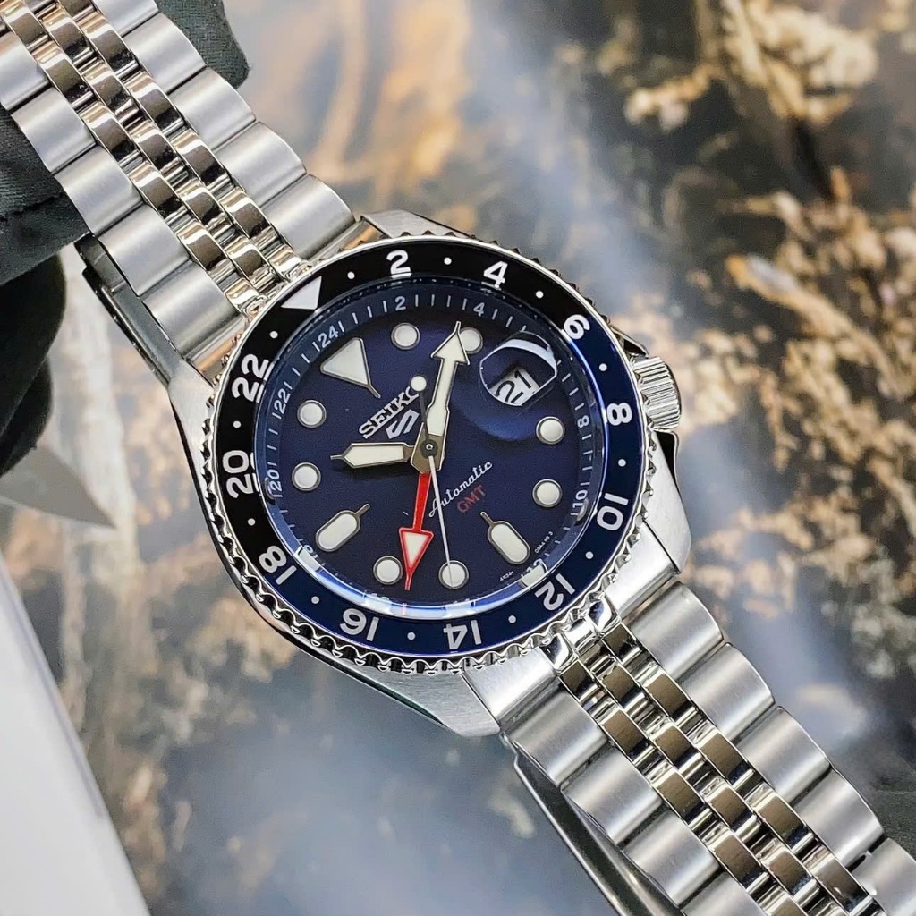 Đồng hồ nam dây thép Seiko 5 Automatic GMT SDX Batman SSK003K1