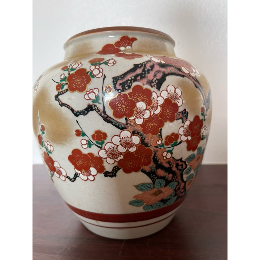 bình gốm trang trí Gốm Kutani (Kutani-yaki) nổi tiếng từ Nhật Bản.
