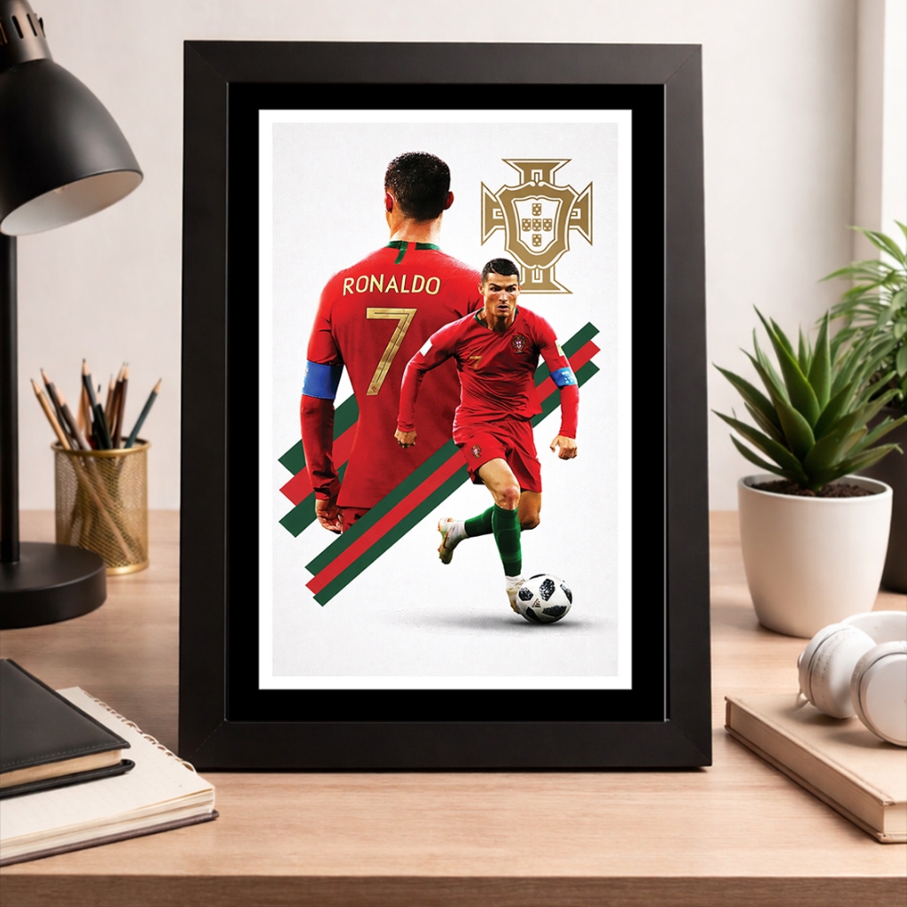Ảnh poster để bàn Cristiano Ronaldo (CR7) nhiều mẫu, nhiều kích thước