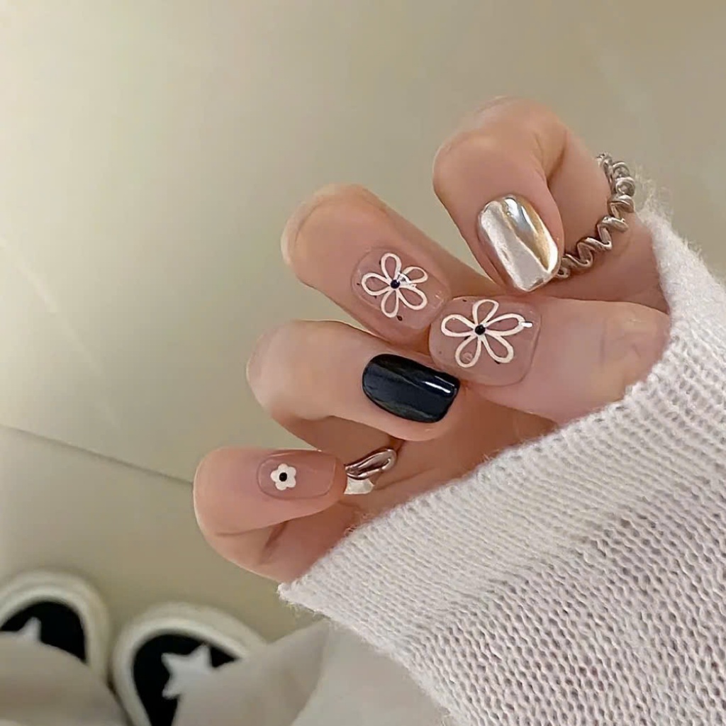 Móng úp tay, Nailbox thiết kế nền đen phối hoa xinh A159