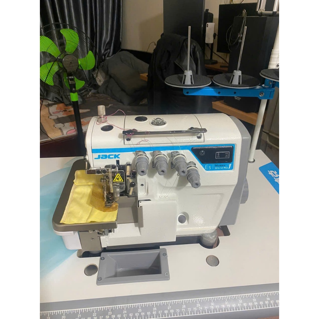 Bộ máy vắt sổ liền trục Jack 4 chỉ E5-4 và E5-5,  model: E5S-4-M03/333  mới 100%THAY THẾ MẪU E4S