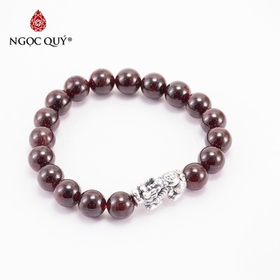 Vòng tay đá Garnet tự nhiên phối charm - Mẫu VC0328 - Ngọc Quý