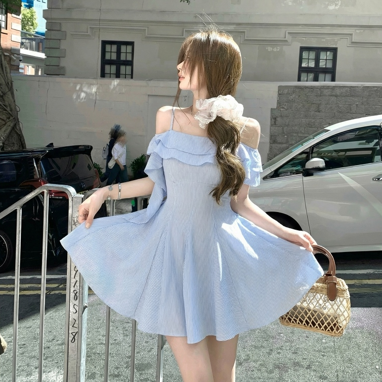 Váy trễ vai hai dây đũi kẻ dáng xòe phối bèo phong cách tiểu thư Hàn Quốc 24Febstudio VVN0023 | BigBuy360 - bigbuy360.vn