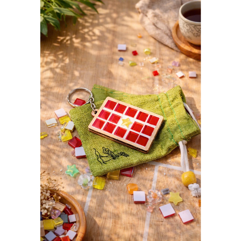 Bộ Kit DIY móc khóa lá cờ tổ quốc, Quốc Kỳ Việt Nam - Làm Quà Tặng, đính đá Mosaic handmade