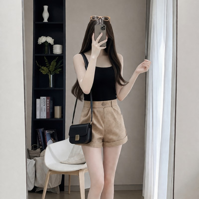 Quần short nữ LOZA NS09 gập gấu vải twill kẻ LQ303219-01