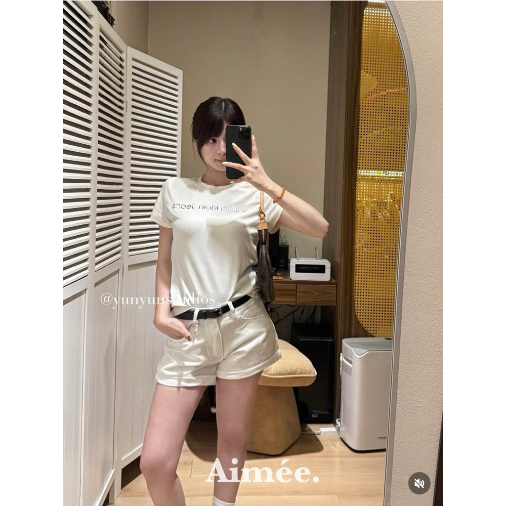 𝐜𝐢𝐧𝐝𝐲.𝐬𝐭𝐮𝐝𝐢𝐨 Áo Phông Chữ In Dập Nổi