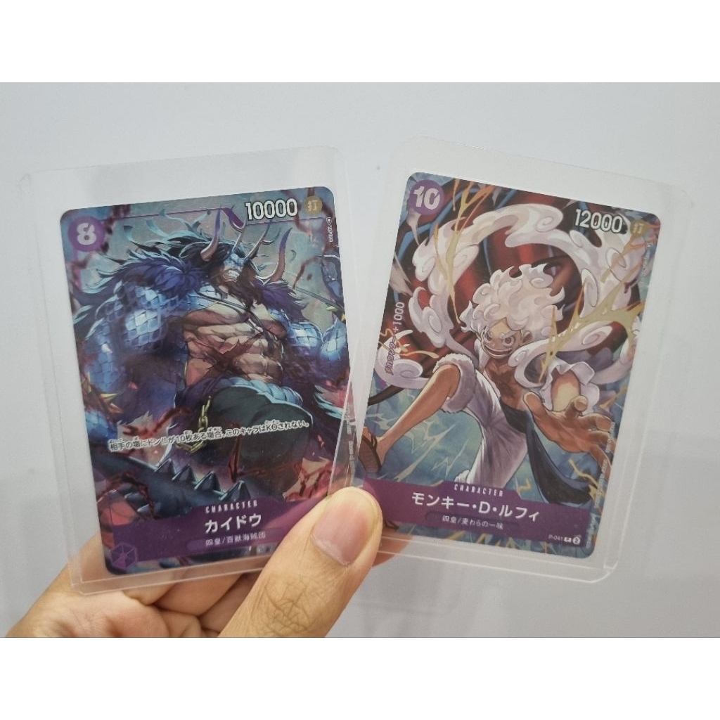 Thẻ bài One Piece Luffy Gear 5 và Kaido chính hãng thuộc exclusive book.
