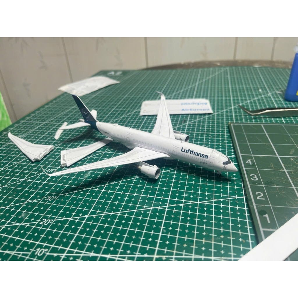 a350-900 Lufthasa tỉ lệ 1/400 mô hình giấy(đọc mô tả)