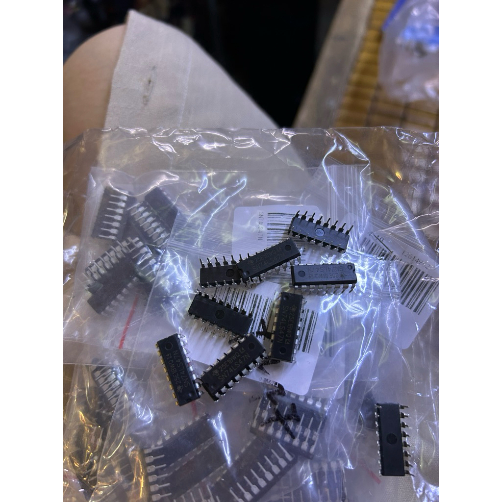 IC số 7447 giá bán 2 chiếc