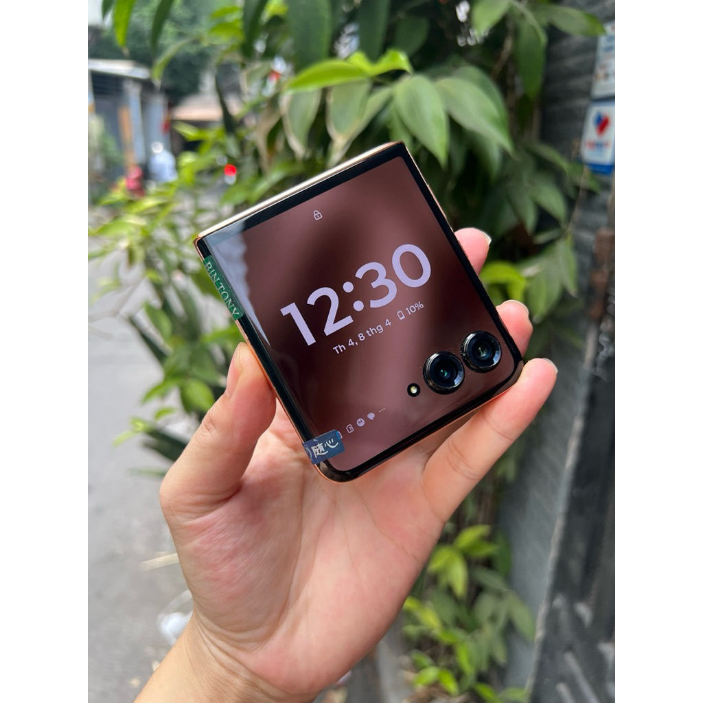 Điện thoại Motorola Razr 60 Pro (12GB/256GB) – Gập Cao Cấp, Snapdragon 8s Gen 3