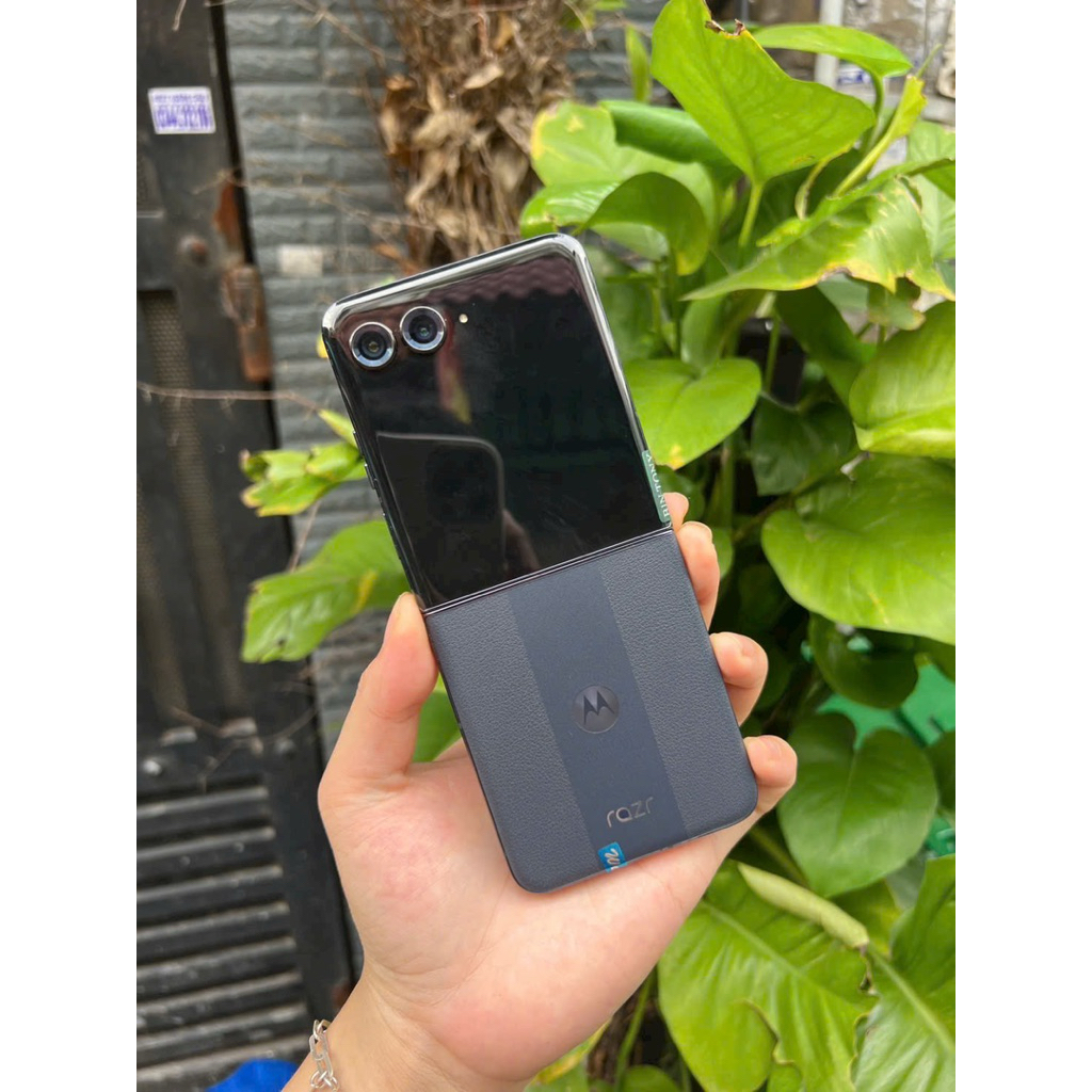 Điện thoại [MÁY CŨ] Motorola Razr 50 Ultra (12GB/256GB) – Gập Cao Cấp, Snapdragon 8s Gen 3