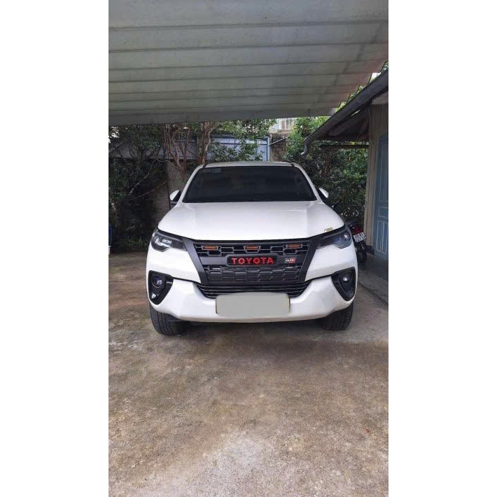 Mặt calang độ chữ có đèn led cho xe Fortuner đời 2017 tới 2021