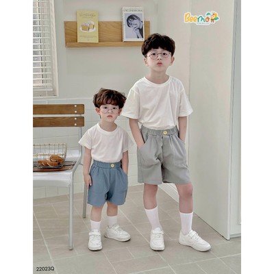 Quần đùi cho bé Beemo may túi trước đính cúc gỗ cạp chun vải kaki mềm mại từ 1 đến 7 tuổi- 22023Q