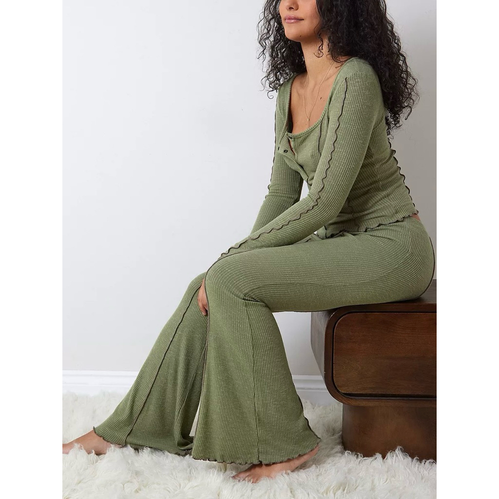 Set áo quần Urban Outfitters