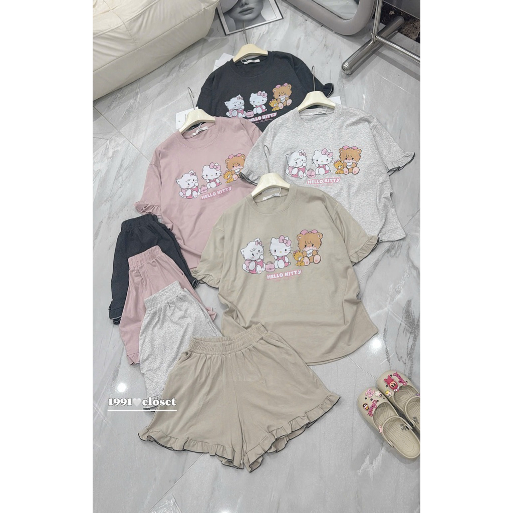 Set Áo Thun In Hoạt Hình Hello Kitty Kèm Quần HT • Melanie Boutique