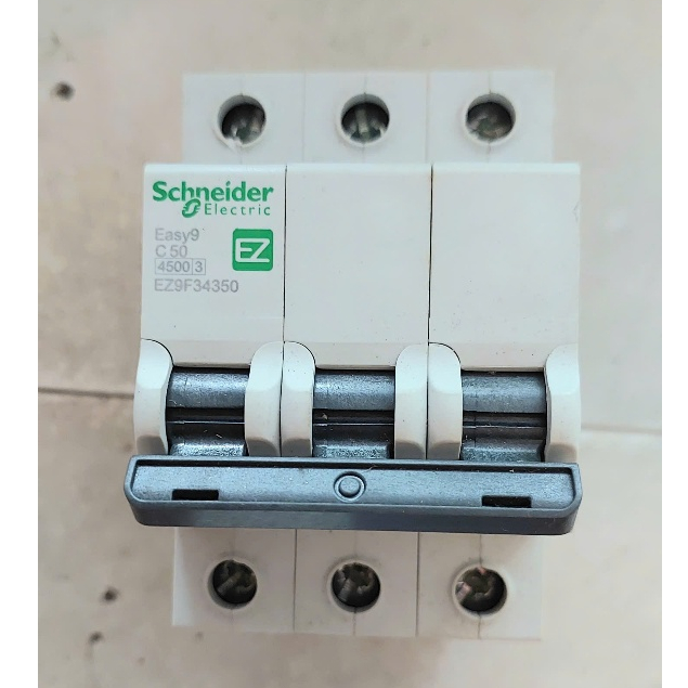 (Thanh Lý hàng mới) MCB Schneider EZ9F34350 50A 4.5kA 3P,APTOMAT 3P, CB 3P