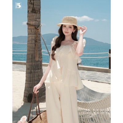 Set bộ Twentyfive gồm áo hai dây phối xếp ly vạt trước ngực và quần vải dáng dài, ống rộng SAQL77