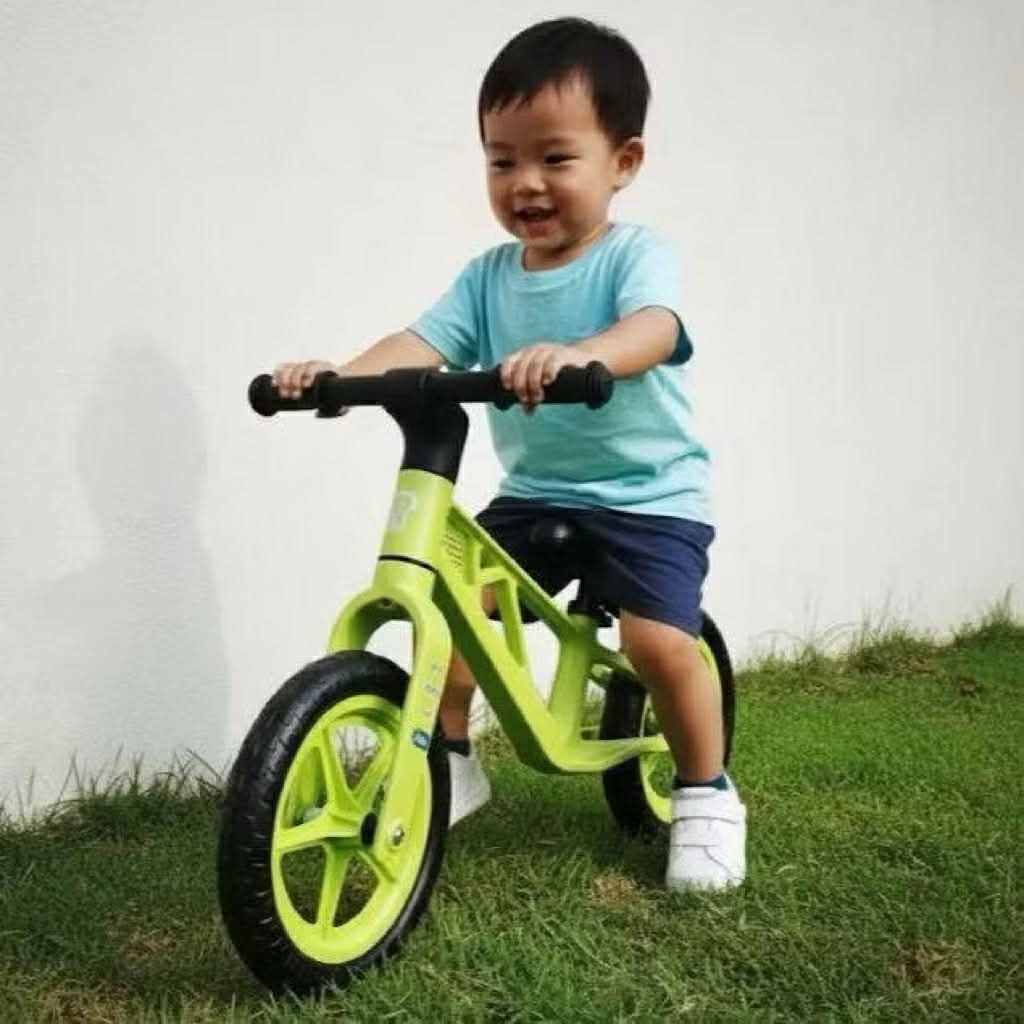Xe thăng bằng cho bé