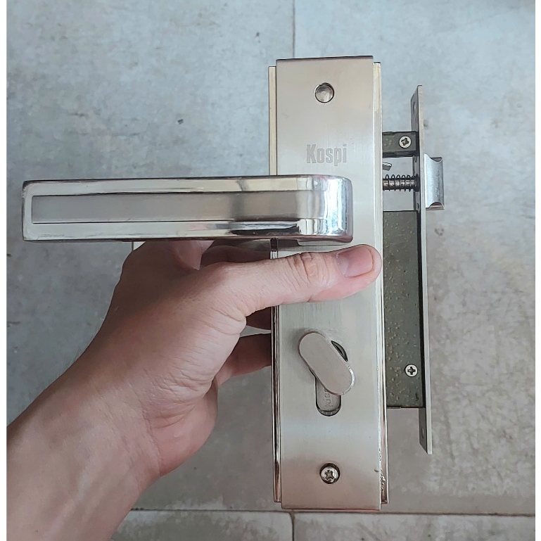(thanh lý hàng trưng bày mới 90%) Ổ khóa tay nắm gạt 1 đầu chìa KOSPI  (5 chìa)