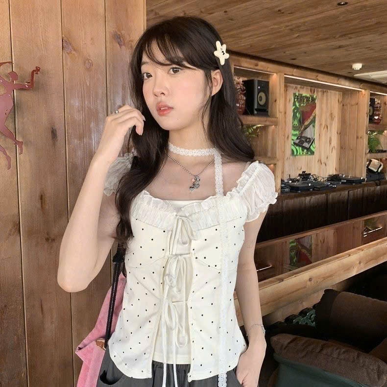 [ HÀNG SẴN] Áo Kiểu Nữ Trễ Vai Phối Ren Bèo Cổ Vuông Chấm Bi  - Áo Thun Nữ Buộc Nơ Xinh Xắn