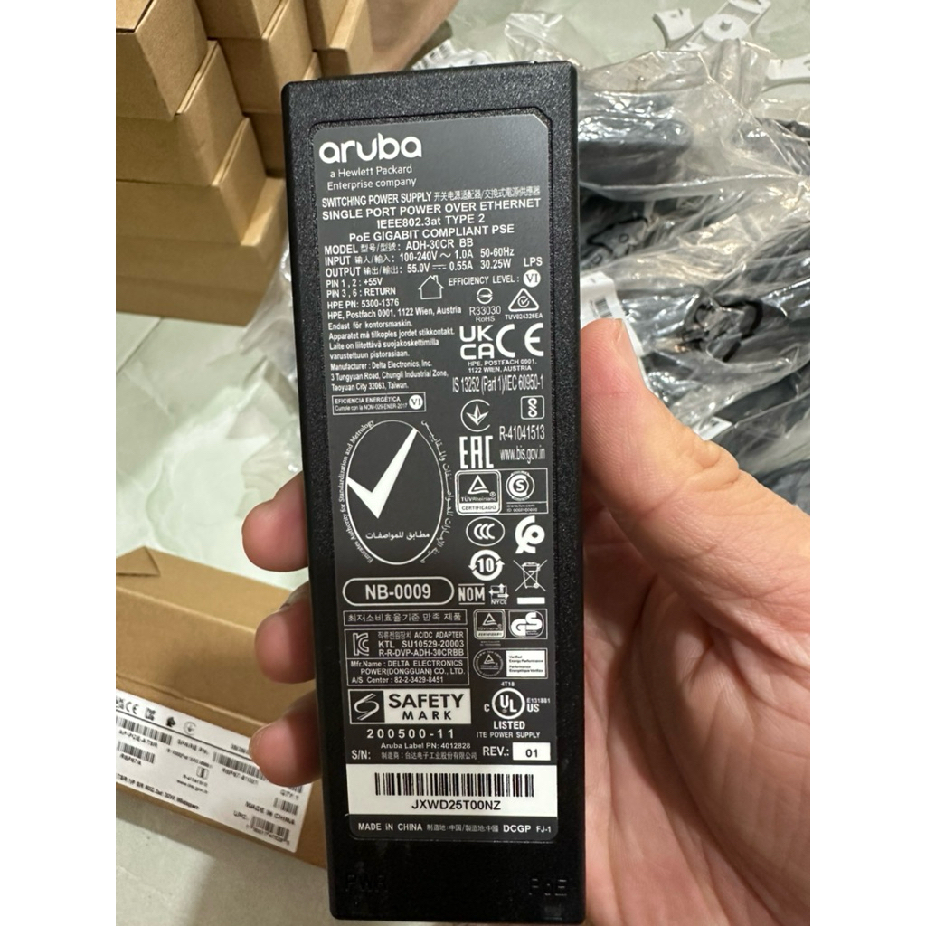 Bộ nguồn POE Aruba AT mã AP-POE-ATSR 1P SR 802.3at 30W Midspan hàng chính hãng.
