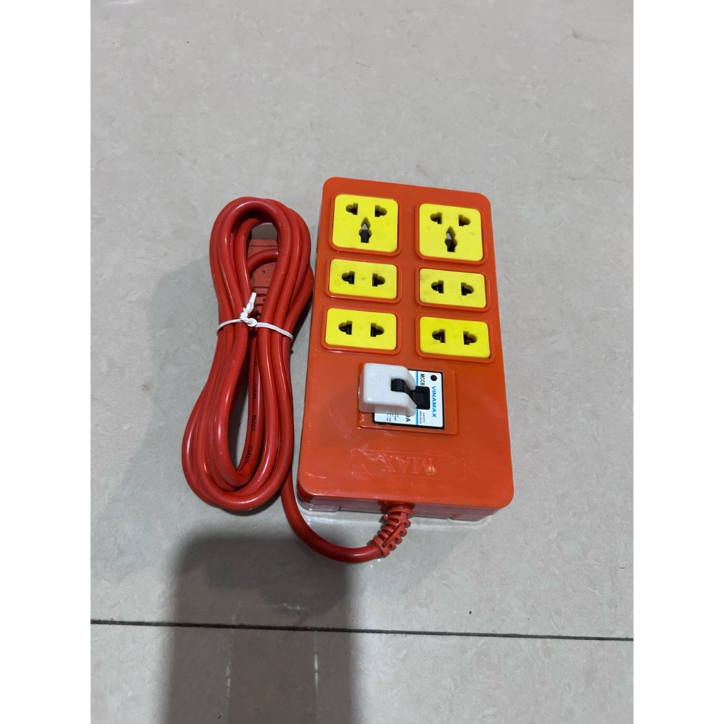 ổ CẮM ĐIỆN 6 LỖ VINAMAX 4500w dây chính hãng vinamax – CÓ CB CHỐNG QUÁ TẢI – DÂY DÀI SIÊU TIỆN
