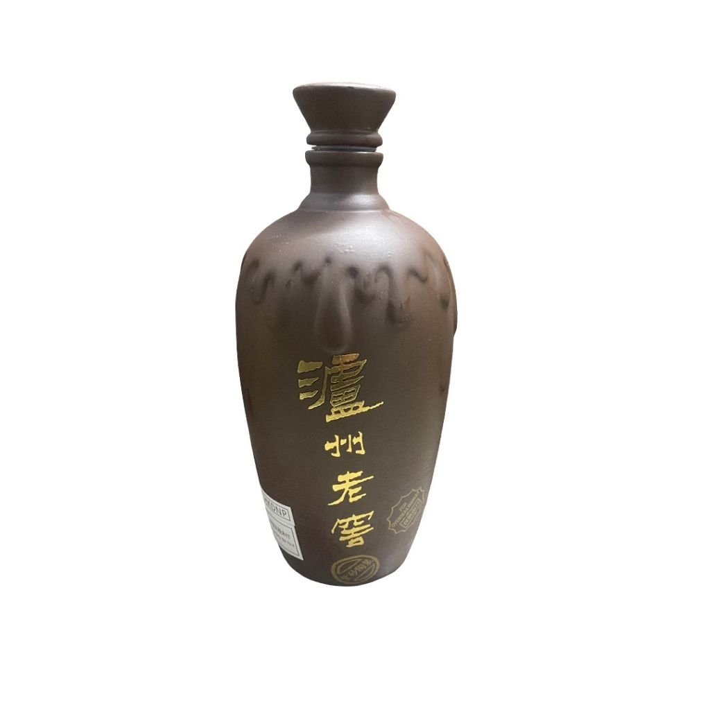 Vỏ chai rượu Luzhou Laojiao Zisha Daqu, một loại bạch tửu cao cấp của Trung Quốc được đóng trong bìn