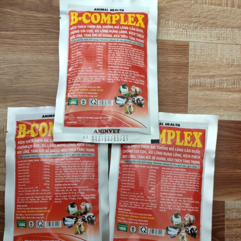 3 gói Bcomplex 100g dạng bột tan cho vật nuôi.