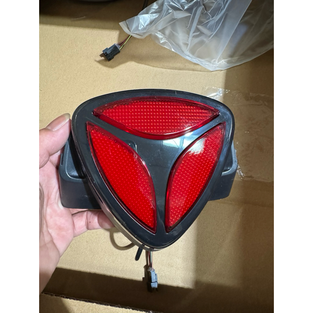 Đèn hậu X-bull xbulll yadea chính hãng giá huỷ diệt cụm đèn hậu yadea xe xbull full led