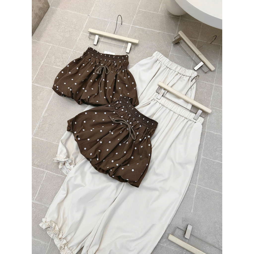 (Set 2 Món): Áo Quây Chấm Bi Chun Nâu Dáng Bí + Quần Kaki Kem Bo Gấu Bèo Màu Sang Chuẩn From -Ảnh Thật Lollaye | BigBuy360 - bigbuy360.vn