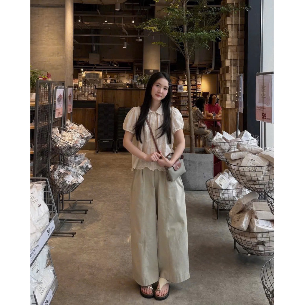 Áo sơ mi cổ sen cộc tay bồng thô đũi thêu vạt áo chân ren 2 màu by Cimie Closet