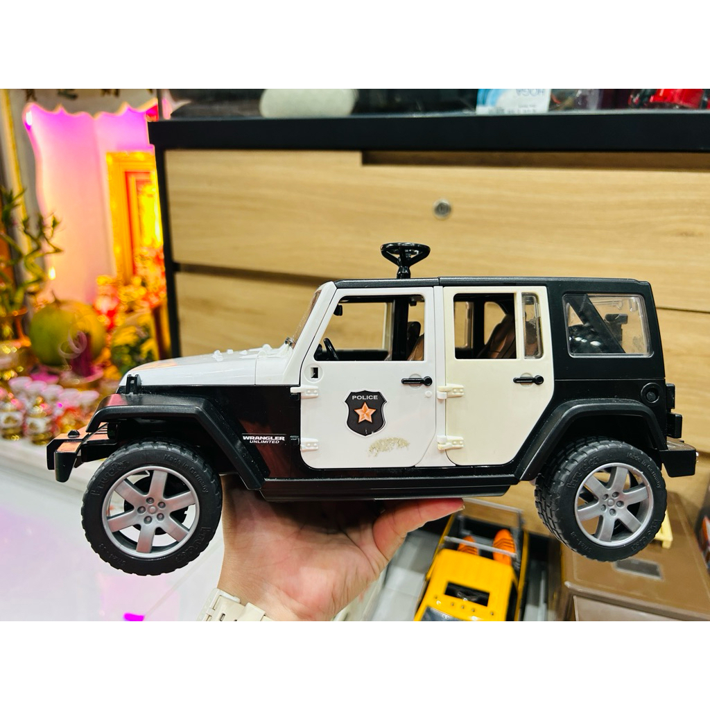 Mô hình xe Jeep Cảnh sát Bruder chính hãng ( Hàng 2nd)