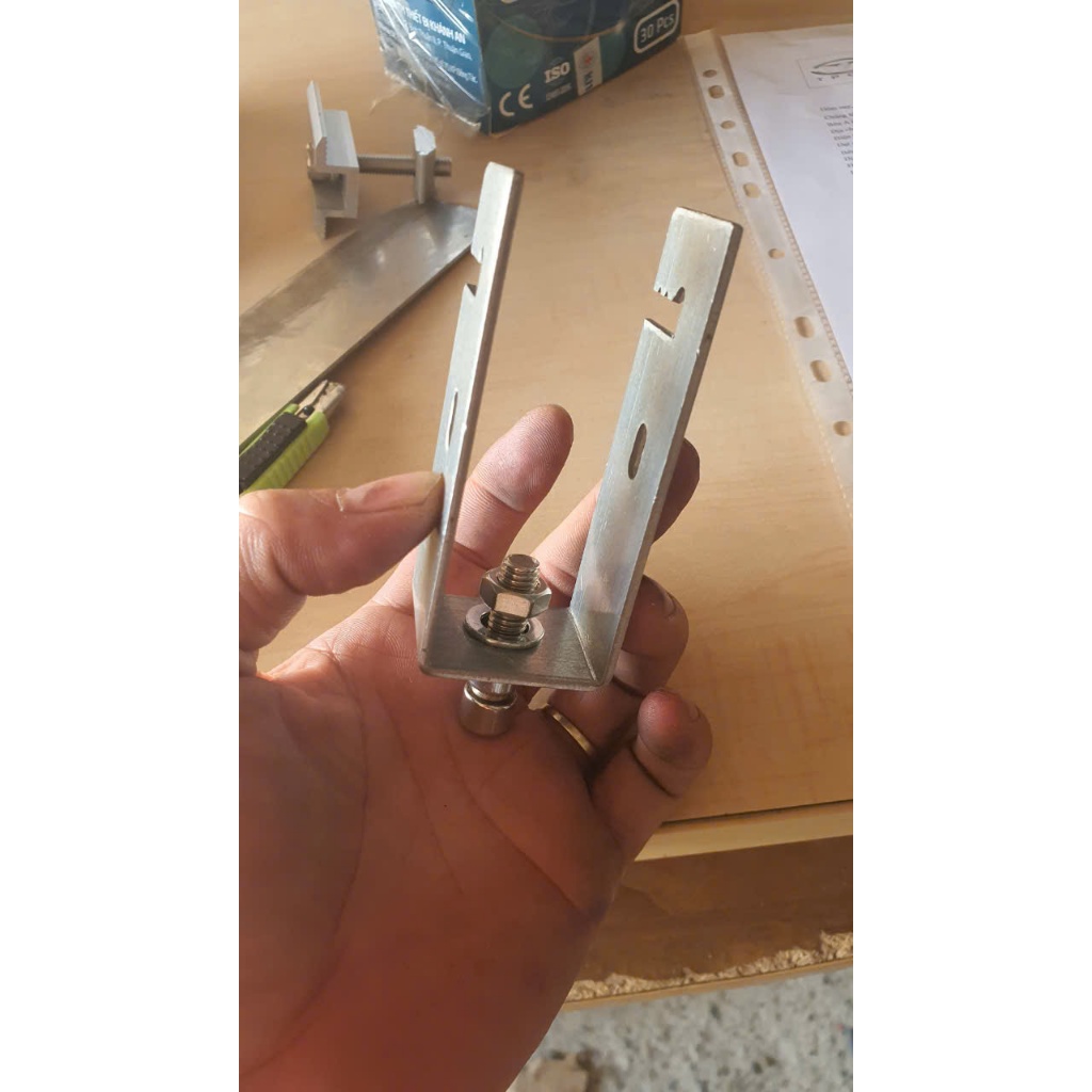 Kẹp U 30x60 Tấm Pin Năng Lượng Mặt trời Trọn Bộ