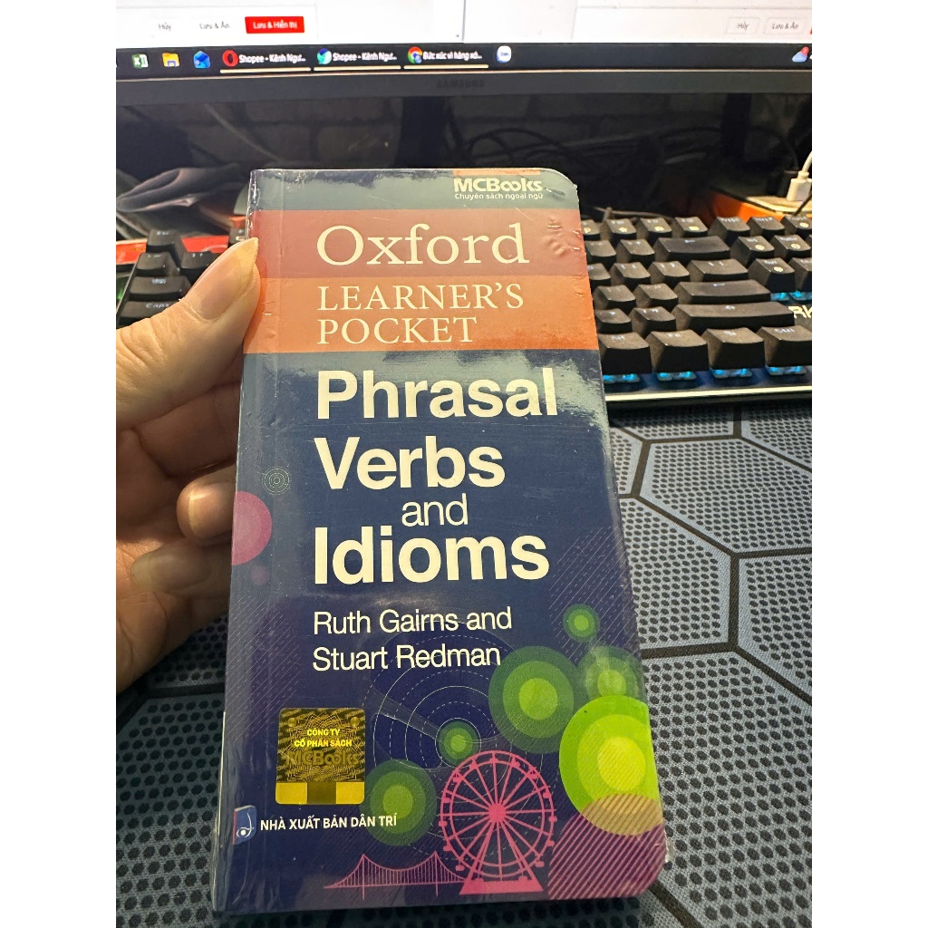 Sách từ điển: Oxford Learner's Pocket Phrasal Verbs And Idioms (MCbook)