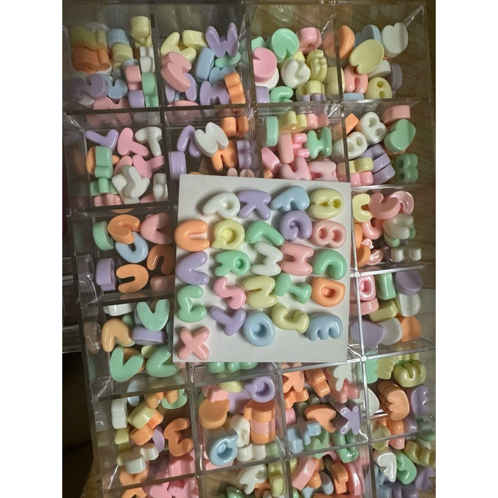 24 chữ cái charrm chữ nhựa đục