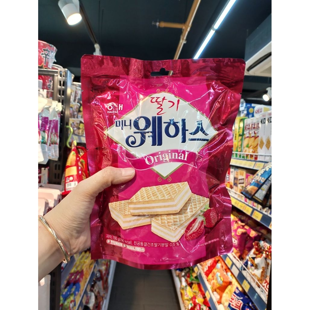 Bánh xốp dâu Haitai vị dâu hàn quốc 150g