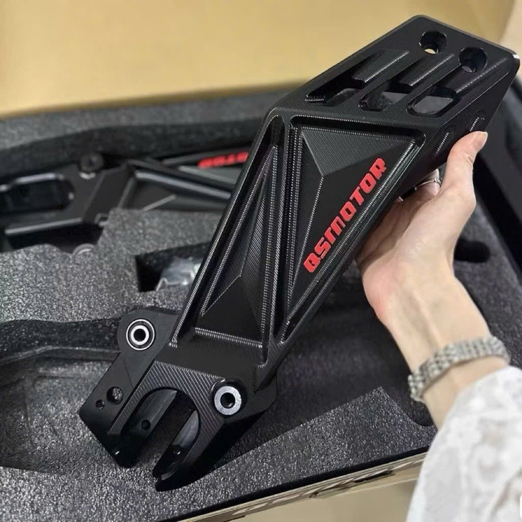 [Phụ Tùng Xe Điện] Gắp Sau Nhôm CNC Qsmotor v1 VÀ V2 Cho Xe Điện Tương Thích Với Bánh 10 Và 12 Inch