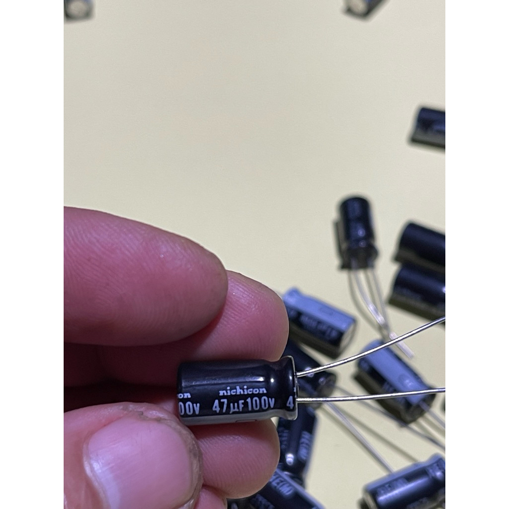 Combo 10 tụ 100v 47uf-Hãng Nichicon xịn