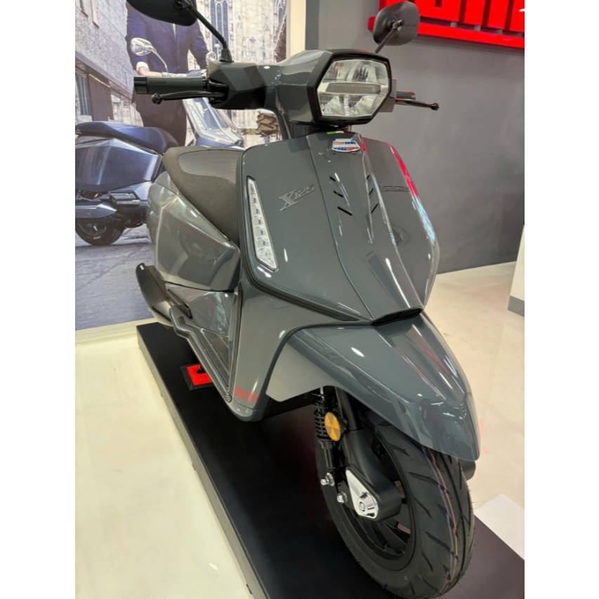 Lót cốp da xe Lambretta X125, X300 và G350, có may túi đựng giấy tờ tiện dụng