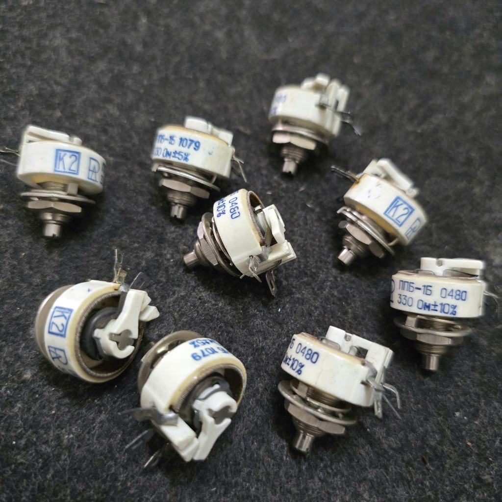 Biến trở ( Chiết áp ) dạng sứ, dây cuốn của Nga/Soviet 330 ohm. (330 Ω).