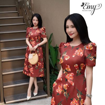Đầm Thiết Kế EMY Thời Trang Cao Cấp ES4112 Vải Tafta Hoa Nền Nâu Đỏ Sang Trọng Thanh Lịch