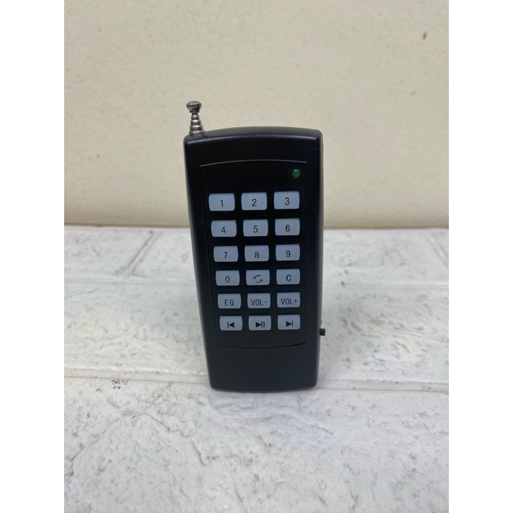 Điều khiển loa trợ giảng,loa bẫy chim 898 kèm pin