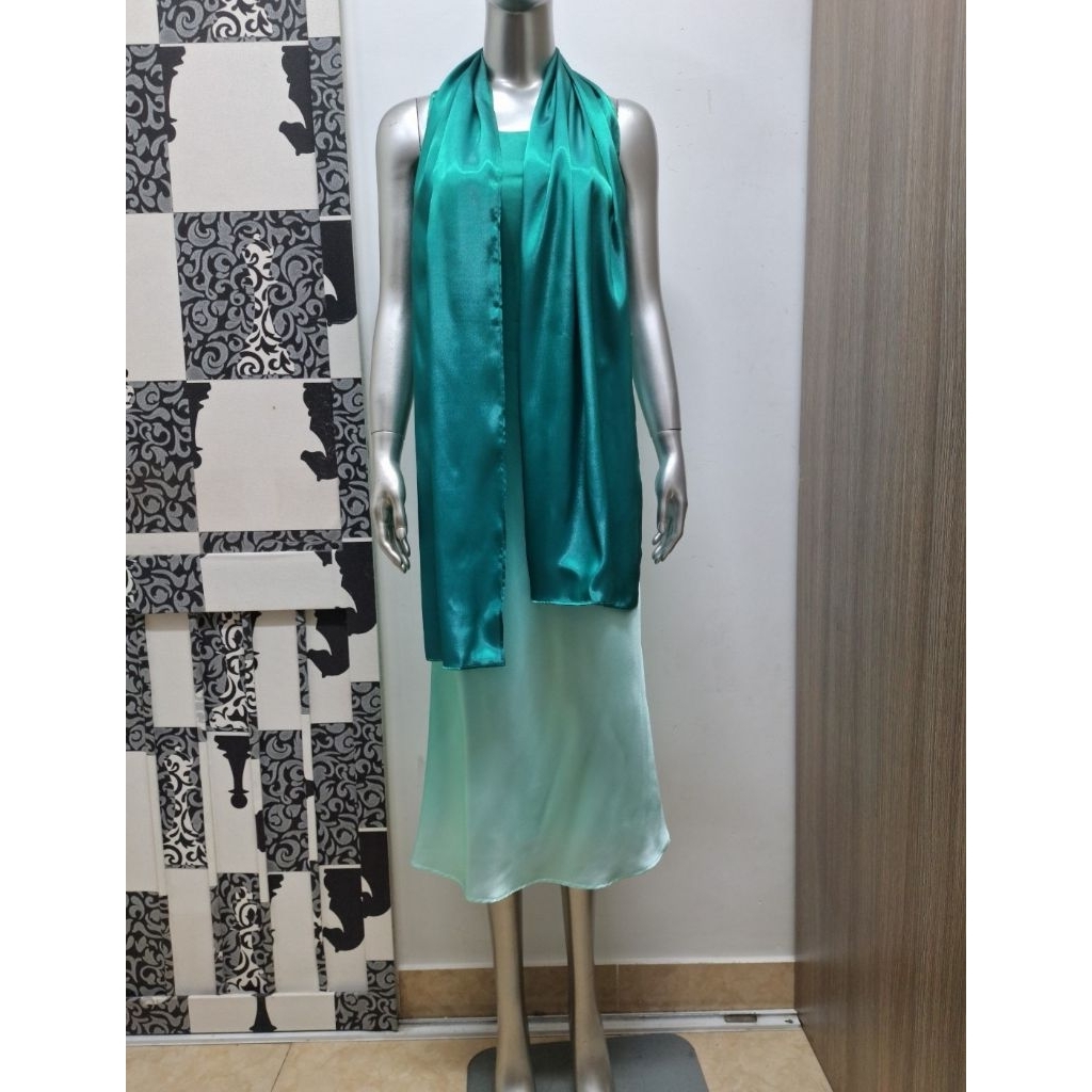 Đầm lụa hai dây và choàng vnxk Morgan & Co.