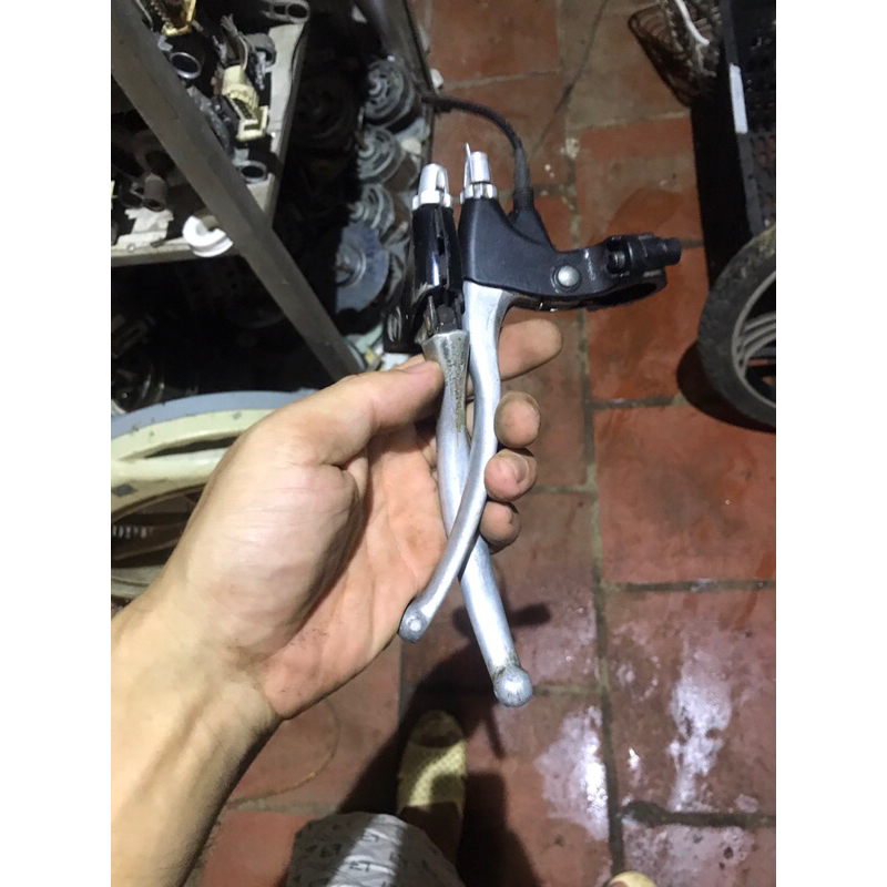 2 tay phanh xe đạp điện HKbike cũ tốt tháo xe 95%