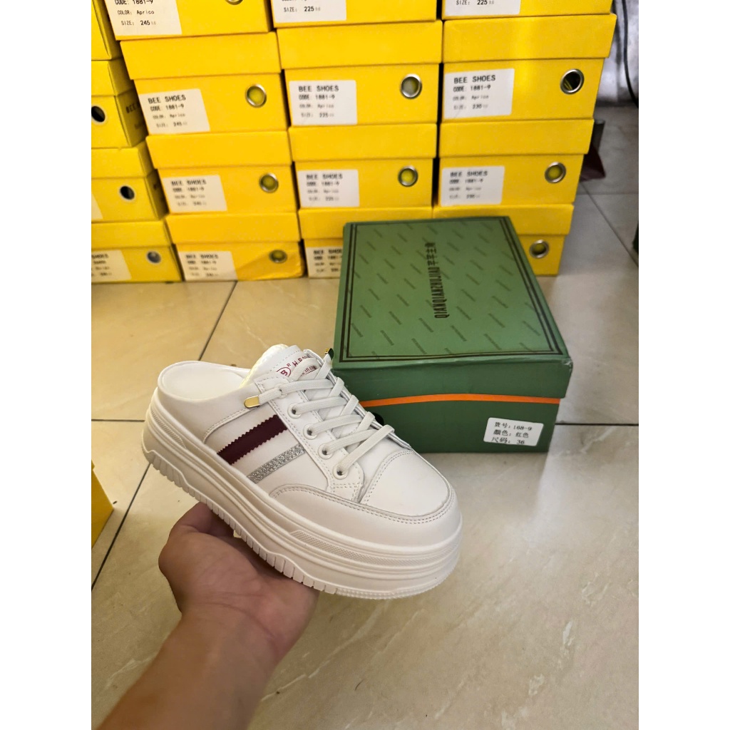 Giày thể thao nữ BEESHOES  giày sục thể thao 2 sọc mũi tròn đế bằng cao 5 phân sẵn màu trắng TT045