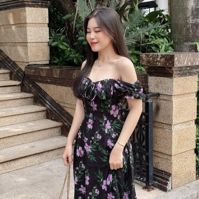 Đầm hoa tay phồng MIA hoa đen xẻ tà dáng xòe dài thời trang Callene (CC466)