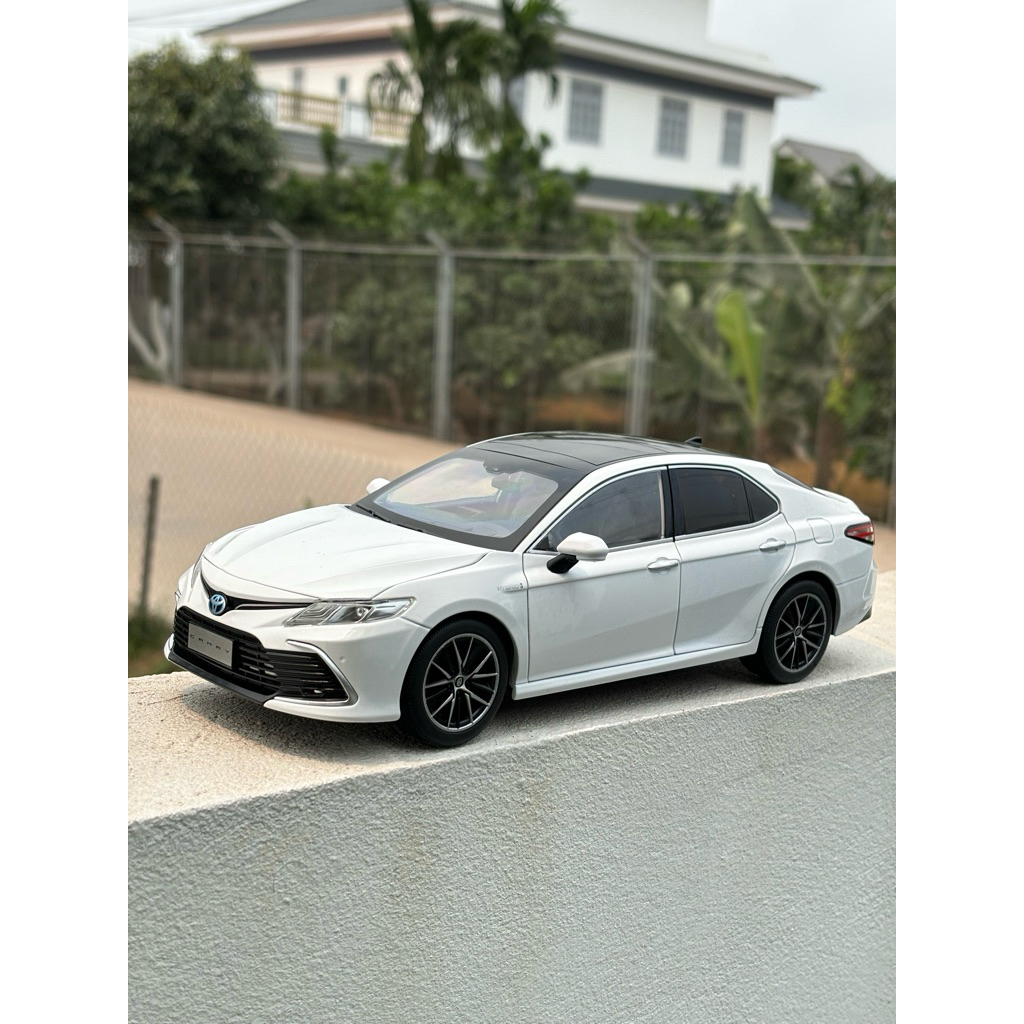 Mô hình Toyota Camry tỉ lệ 1:18 như xe thật[phiên bản chính hãng uỷ quyền]