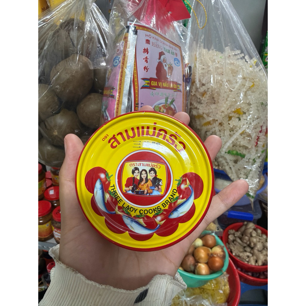 Cá mồi 3 cô gái đóng hộp